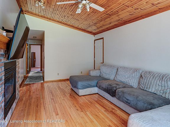 2nd image of 412 Lake St