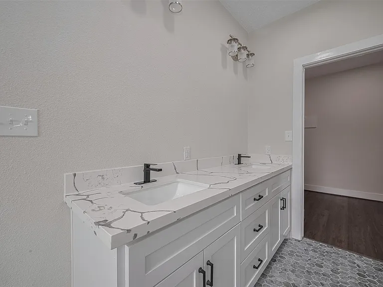 2206 Hoskins Dr — Photo 20