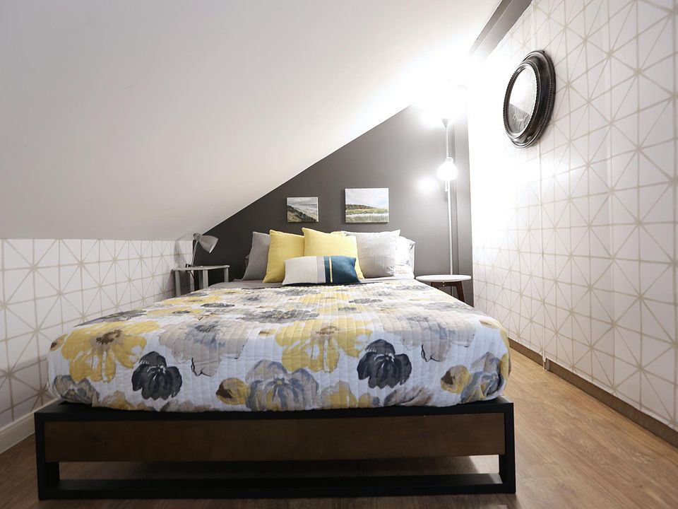 Full size platform bed