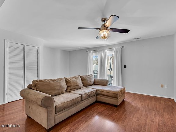 5th image of 390 Crawford St