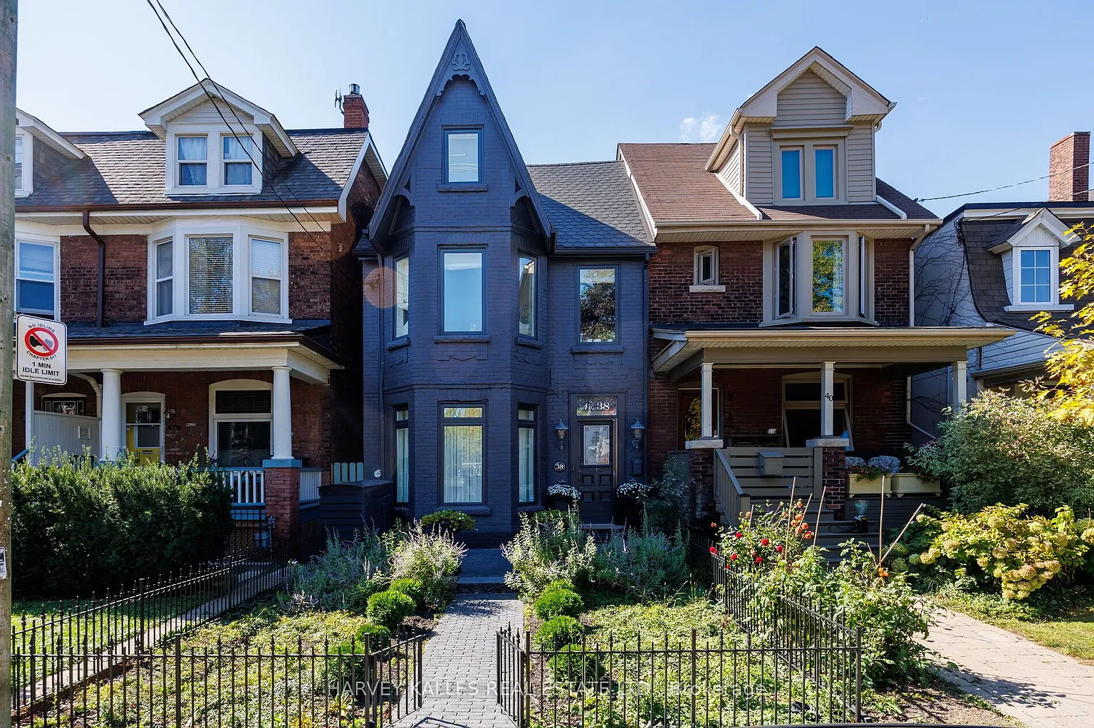 38 Sorauren Ave photo 1