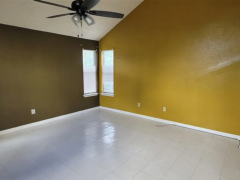 20111 Beechview Ln — Photo 17