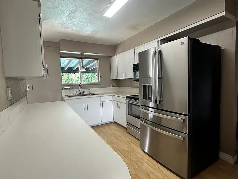 709 Schons Pl — Photo 12