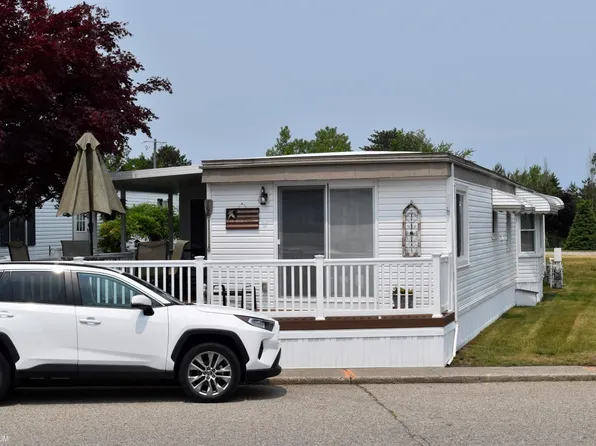 108 Shoreline Dr E, Pt Sanilac, MI 48469