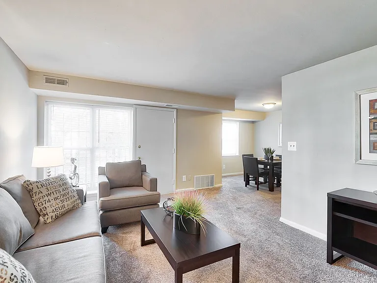 Woodington West Apartments — Photo 3