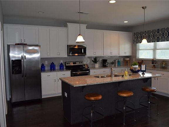 5th image of 800 Lori Ln