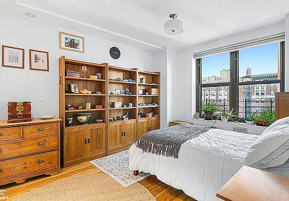 3rd image of 250 W 103rd St APT 13F