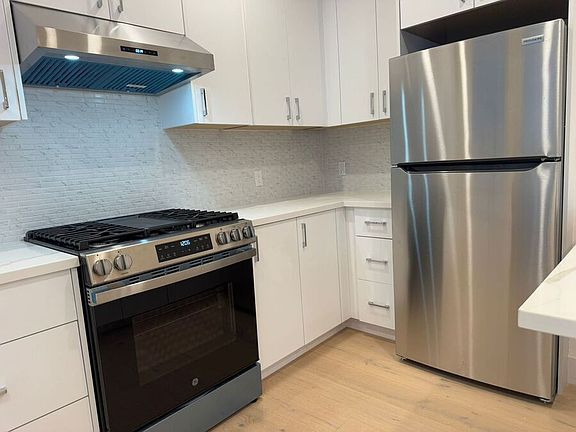 4th image of 1225 Clay St #2