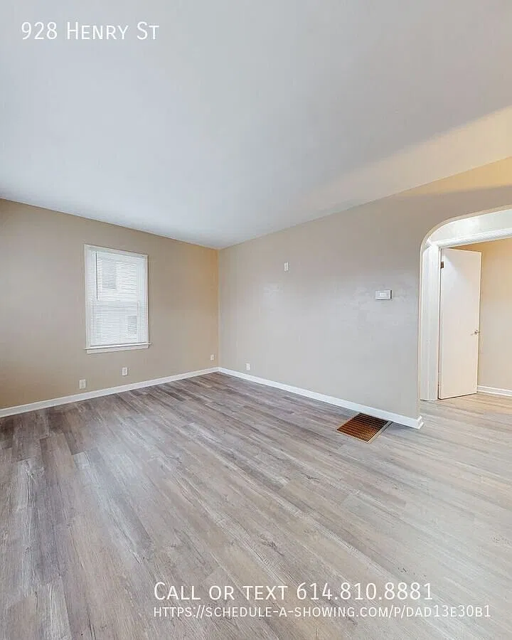Updated Quad-Level Home with New Central Air & Large Fenced Yard in Marion — Photo 2