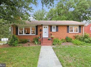 6133 9th Rd N, Arlington, VA 22205