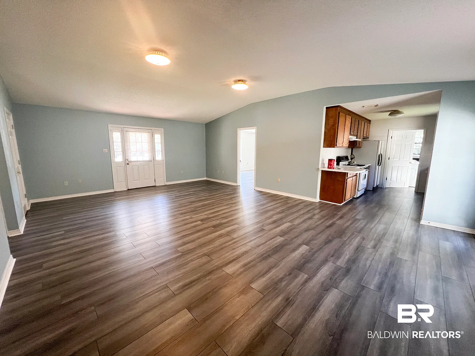 3 bed, 2.0 bath, 1637 sqft, $1,900 — Photo 3