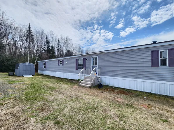 20 Tirrell Avenue, Mechanic Falls, ME 04256