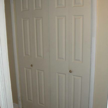 4th image of 933 W Market St