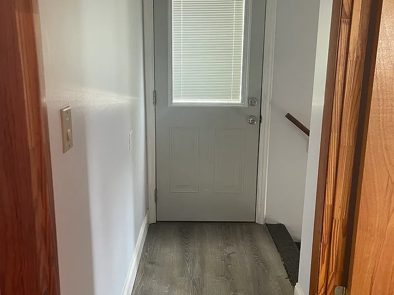 532 Warren St E — Photo 16