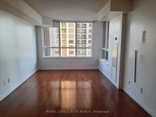 4090 Living Arts Dr #1212, Mississauga, ON L5B 4M8