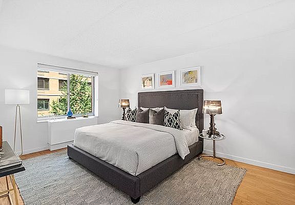 3rd image of 346 W 48th St APT 5W