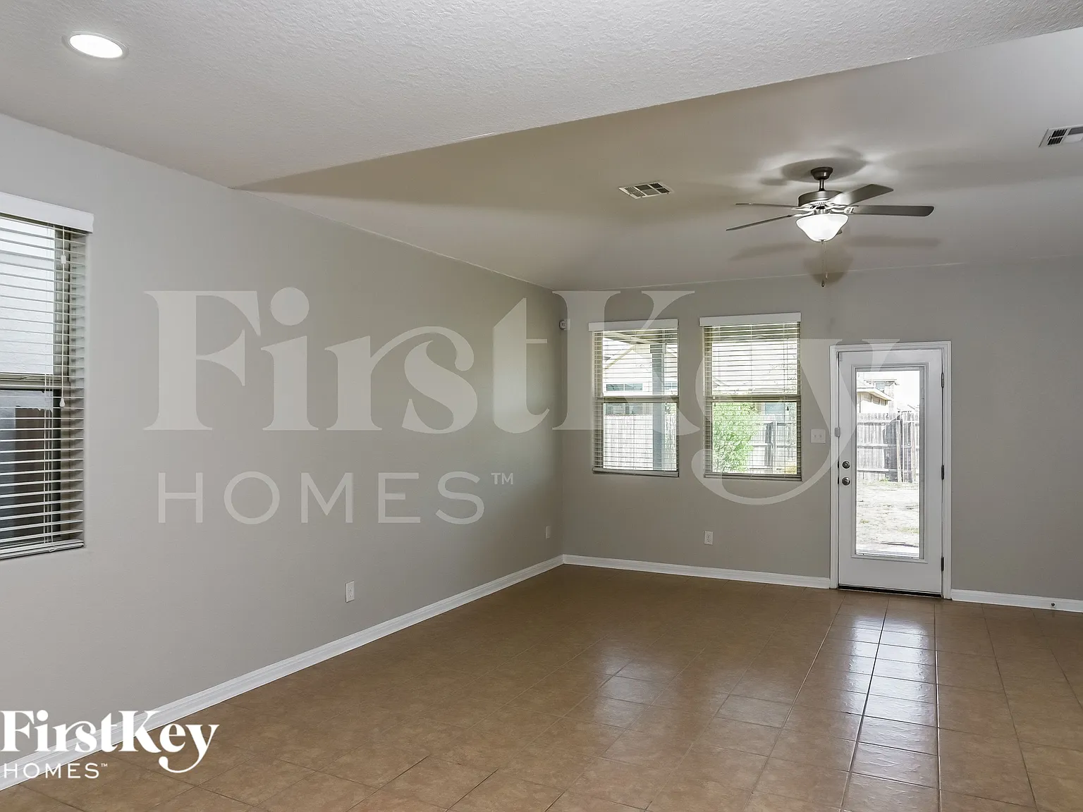 3 bed, 3.0 bath, 2398 sqft, $2,080 — Photo 2