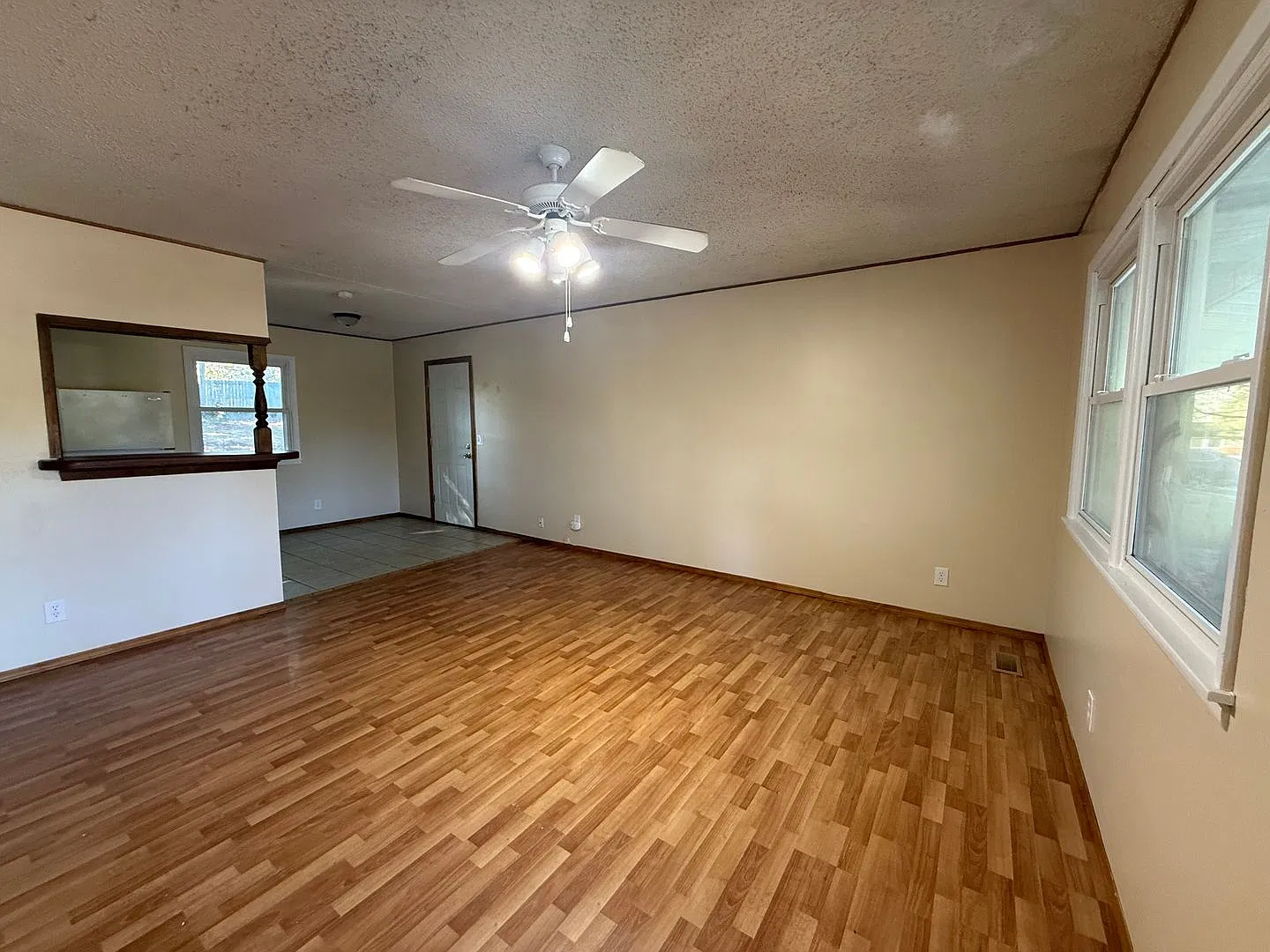 3 Bedroom 1 Bath with 1 Car Garage! — Photo 4