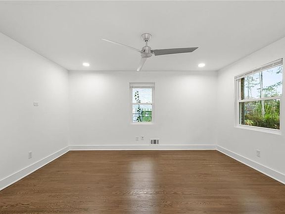 4th image of 1949 Handley Ave SW