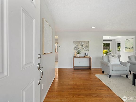 4th image of 617 SW 299th Street