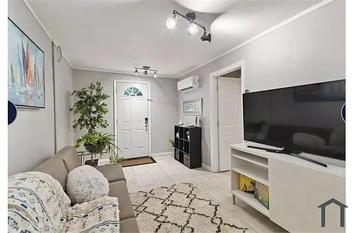 109 W Amelia Ave #B Photo 1