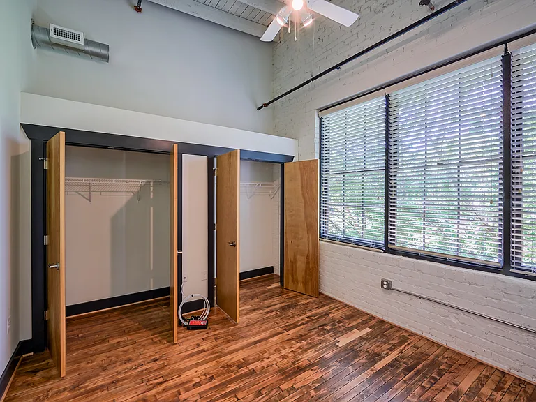 Long Lofts — Photo 15