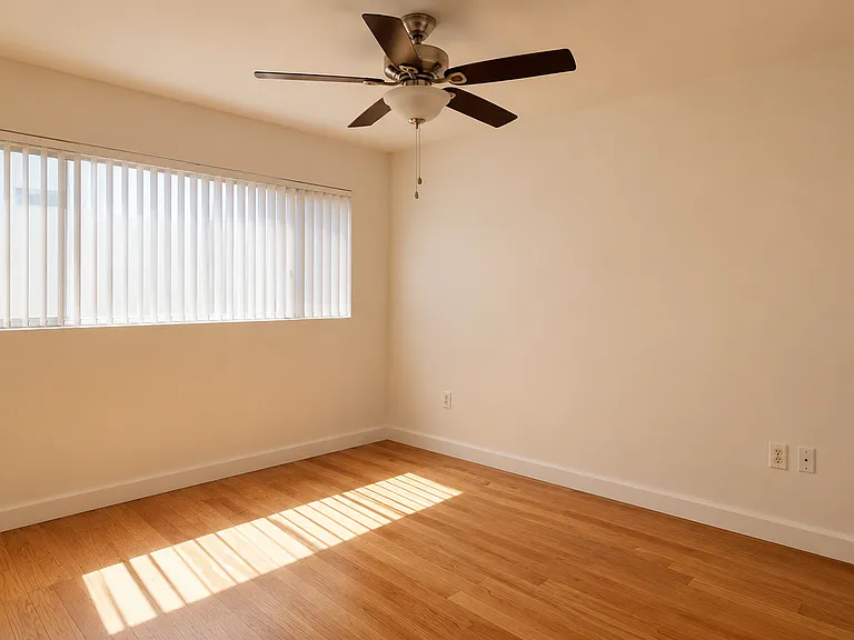 686 S Saint Andrews Pl #B3 — Photo 10