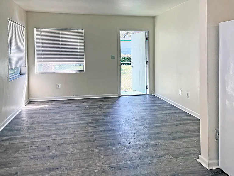 810 1/2 Palm Bluff St #B — Photo 4