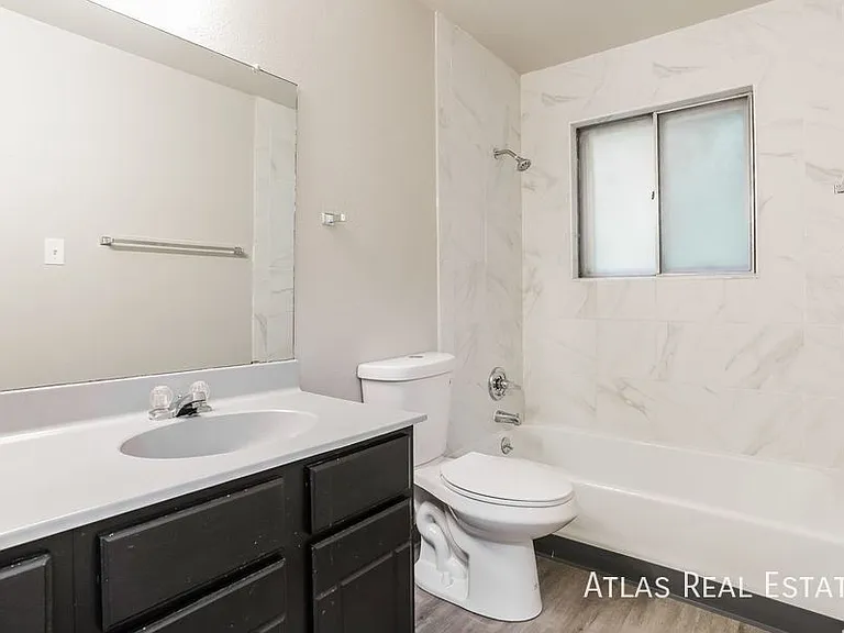 64 Newport Cir #4B — Photo 2