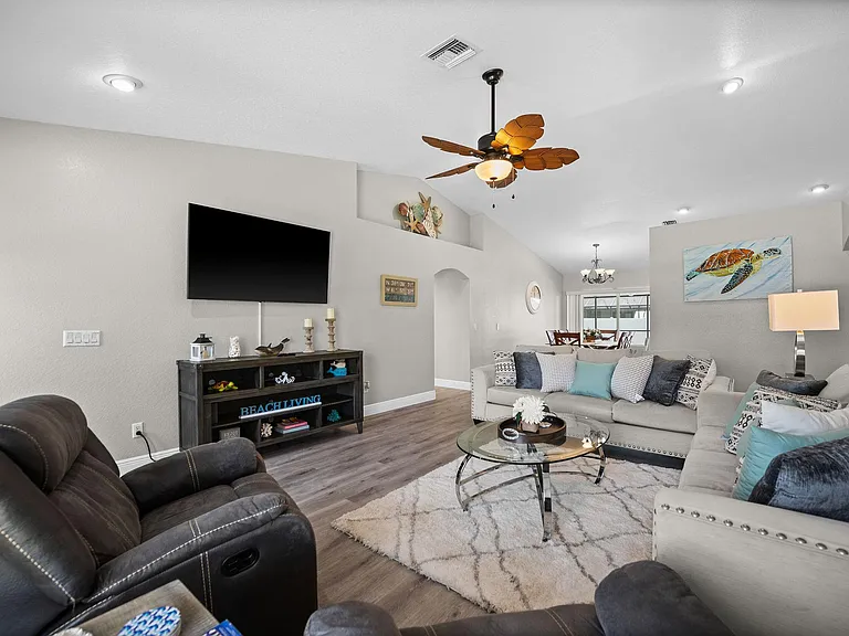 2216 SW 43rd St — Photo 5