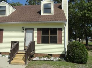 593 Countrytown Dr, Hope Mills, NC 28348