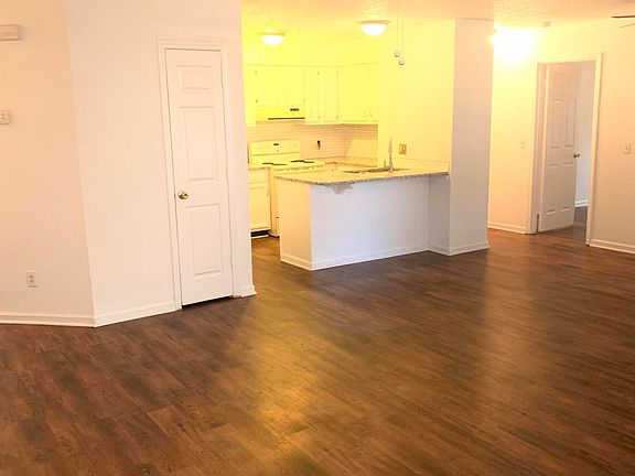 5th image of 119 W Victoria Ct APT C