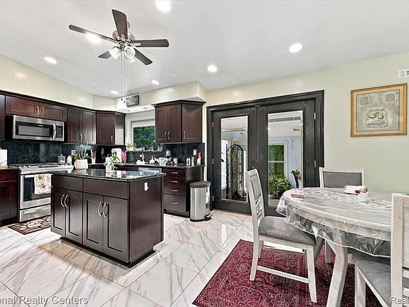 4th image of 42146 Trinity Ct
