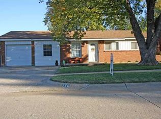 355 W Elder Dr, Mustang, OK 73064