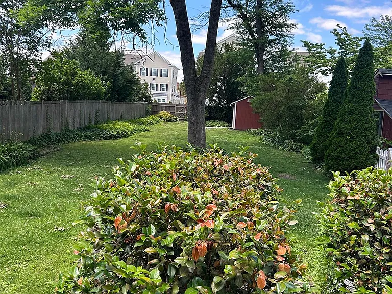30 Potter St — Photo 15