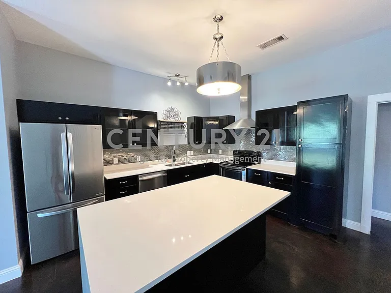 1813 S Ervay St — Photo 11