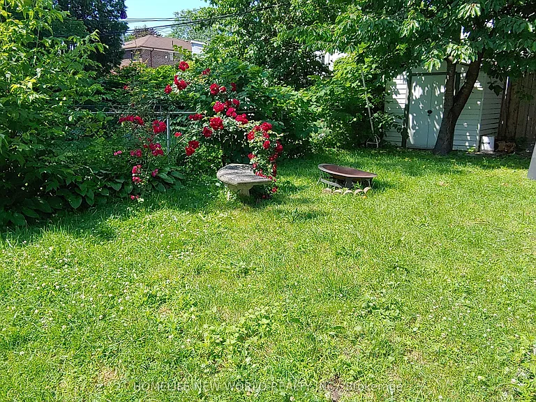 158 Coxwell Ave #BASEMENT — Photo 10