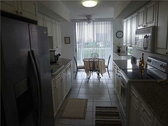 4th image of 17275 Collins Ave APT 702