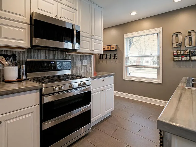 619 E Jeffrey Pl — Photo 6