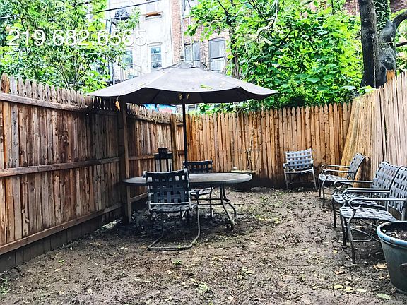 5th image of 842 Hart St APT 1r