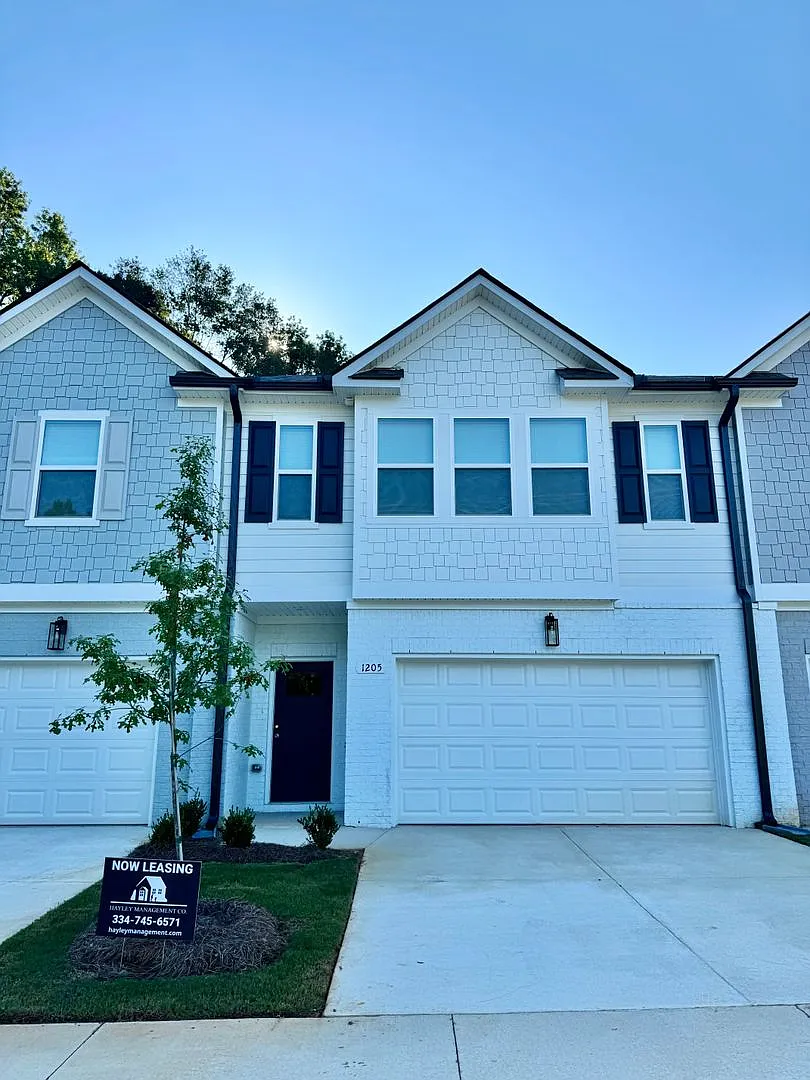 McCoy Street Townhomes! — Photo 1