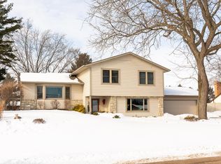 N2385 Briarwood Ave, La Crosse, WI 54601