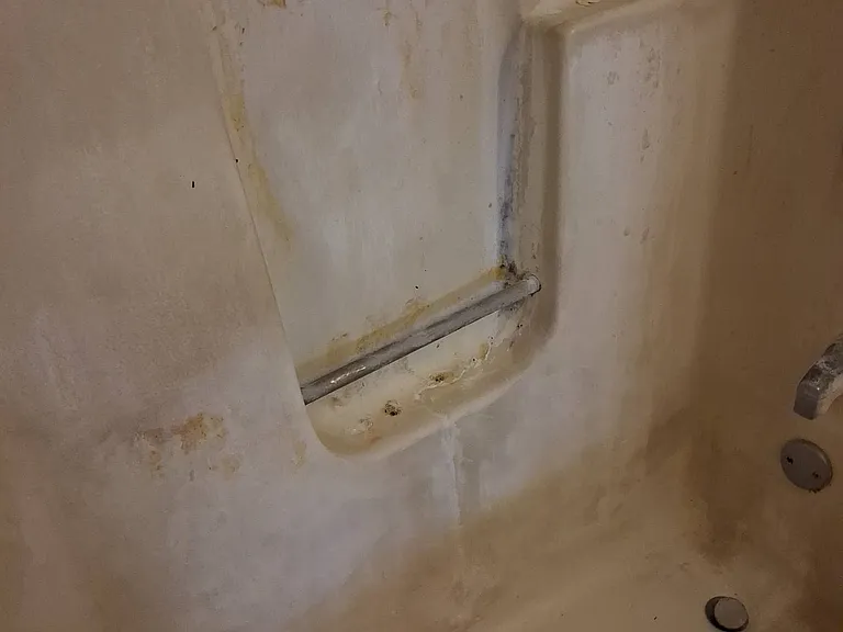 Bath tub