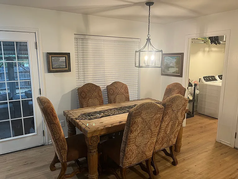 906 Roseanne Dr — Photo 10