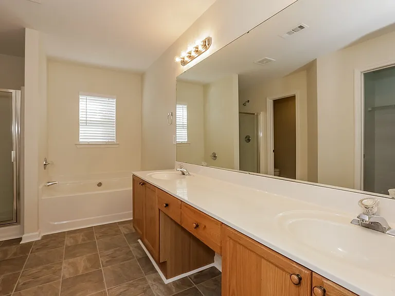 8264 Chatham Oaks Dr — Photo 10