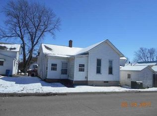 210 Roselawn Ave, Muscatine, IA 52761