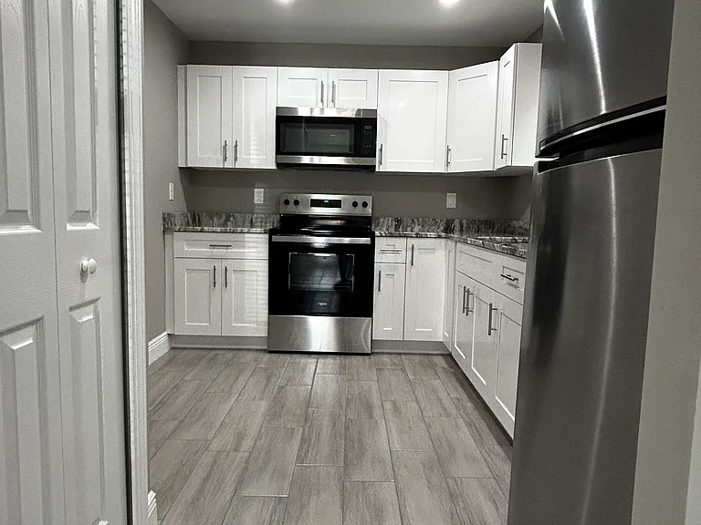 325 N 14th St #1 — Photo 3
