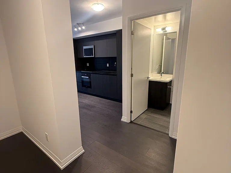 400 King St W #1106 — Photo 3