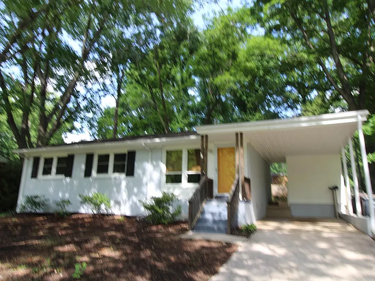 2904 Shamrock Dr — Photo 3