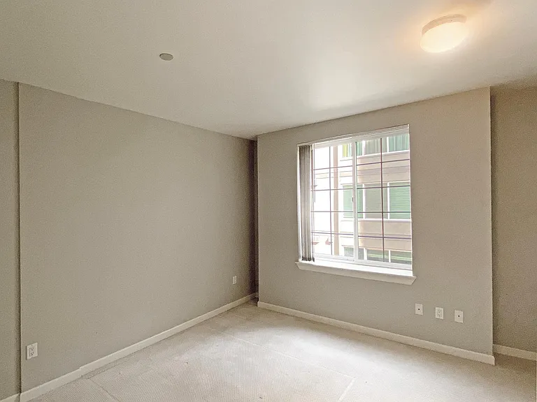 11004 NE 11th St #301 — Photo 15